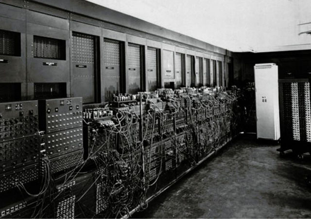 Chiếc máy tính đầu tiên được ra đời năm 1943 - 1944